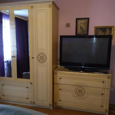 Затишні Апартаменти В Центрі Rivne Esterno foto