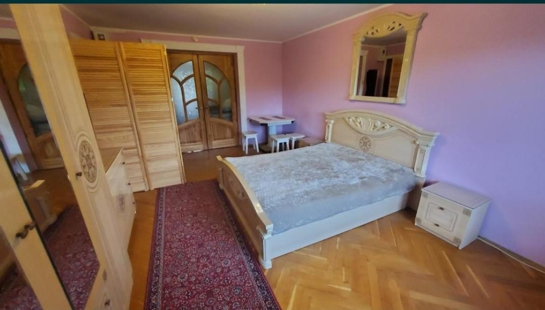 Затишні Апартаменти В Центрі Rivne Esterno foto